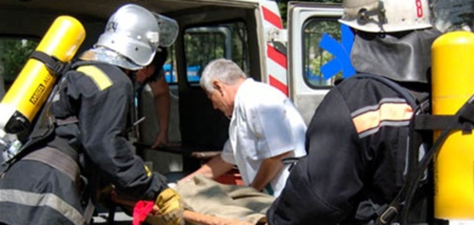 Спасатели эвакуировали 14 больных из задымленной больницы на Тернопольщине