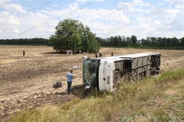 На Запорожье автобус съехал в кювет: есть жертвы