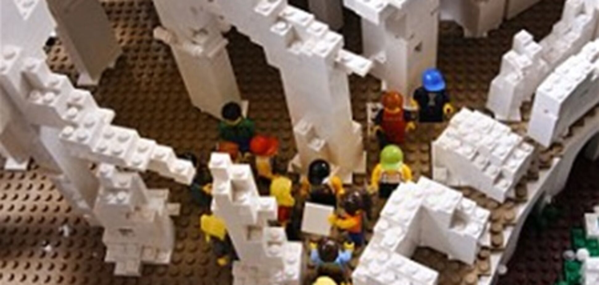Копию римского Колизея собрали из 200 тыс. деталей 'Лего'