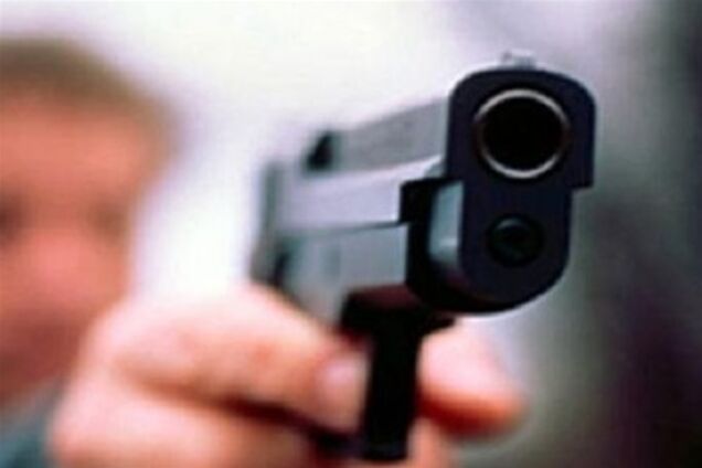 Чиновник-самозванець погрожував пістолетом бармену в кафе Кривого Рогу