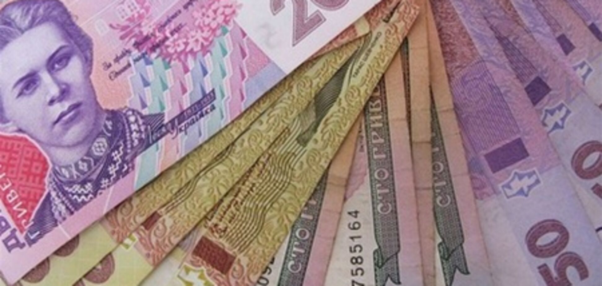 Средняя зарплата украинца в мае не дотянула до 3-х тысяч гривен