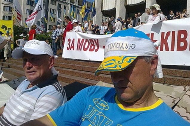 Під Українським домом виникла бійка через ковдр