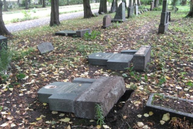 У Криму затримано вандали, рагромівшіе десятки могил