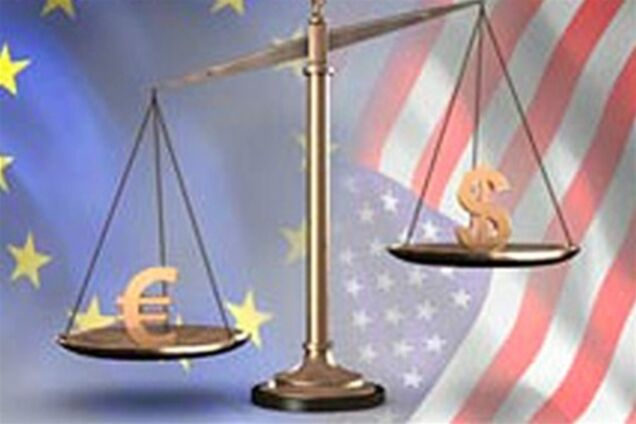 Эксперты: евро - снижается, доллар будет неизменным