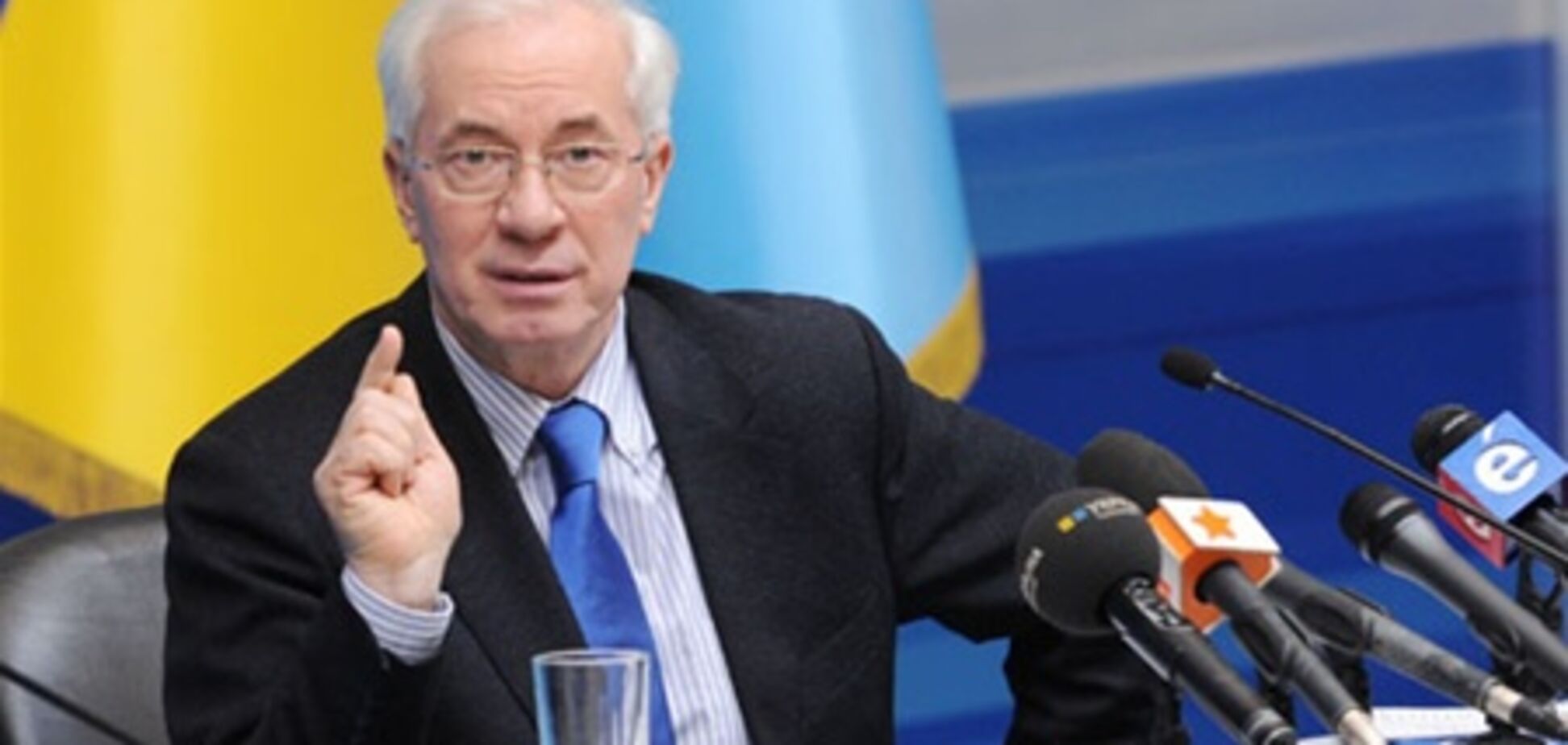 Азаров предлагает РФ поговорить о торговых барьерах