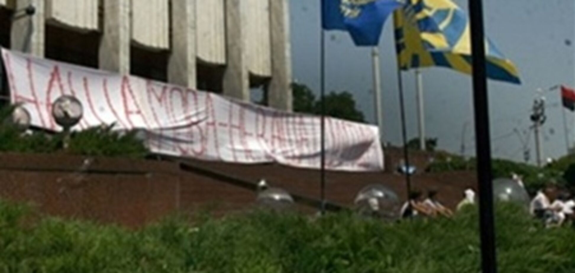 Голодающего за украинский язык забрали в реанимацию