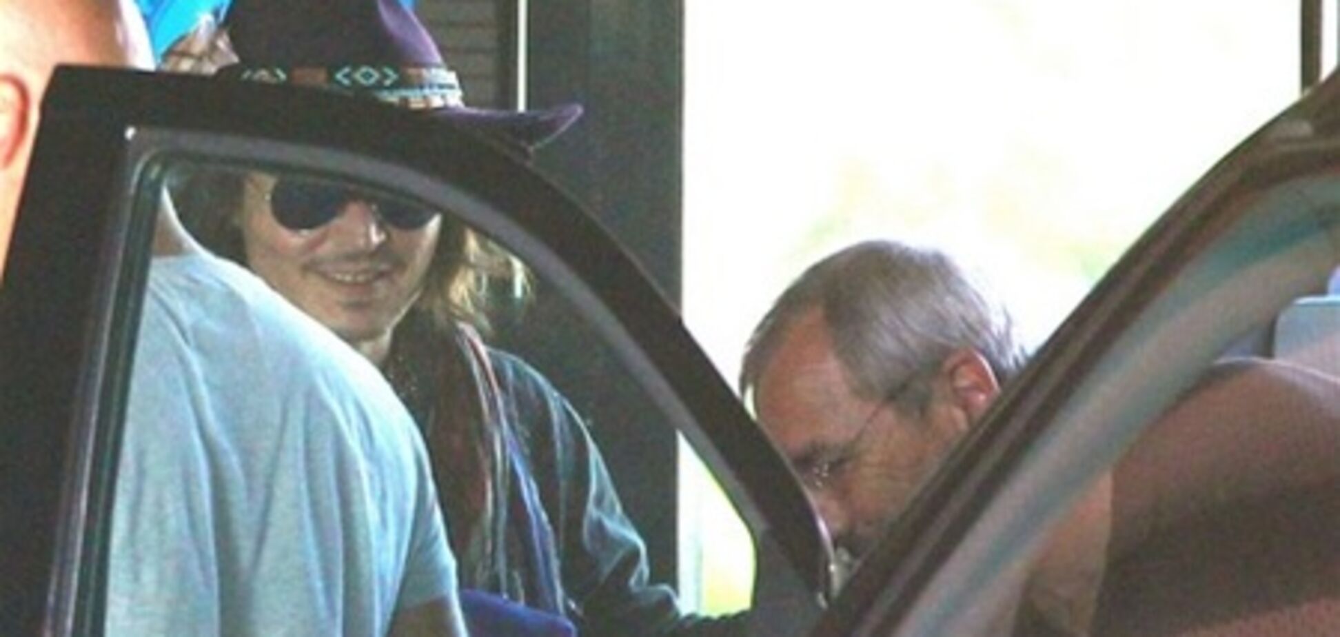 Джонни Депп привез детей на Ривьеру. Фото