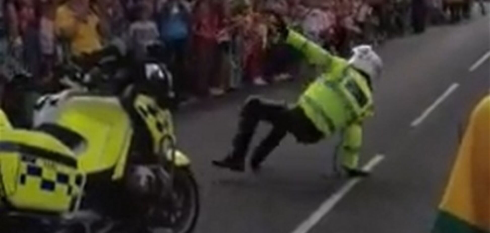 Британский полицейский встретил Олимпиаду танцем