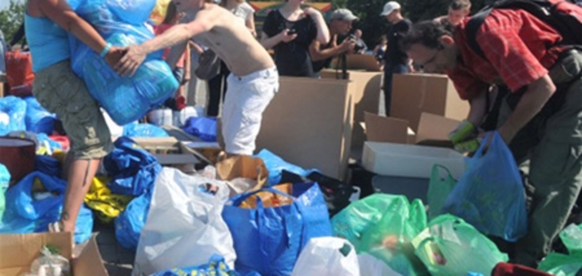 4,5 тысячи тонн гуманитарных грузов доставлено в Крымск