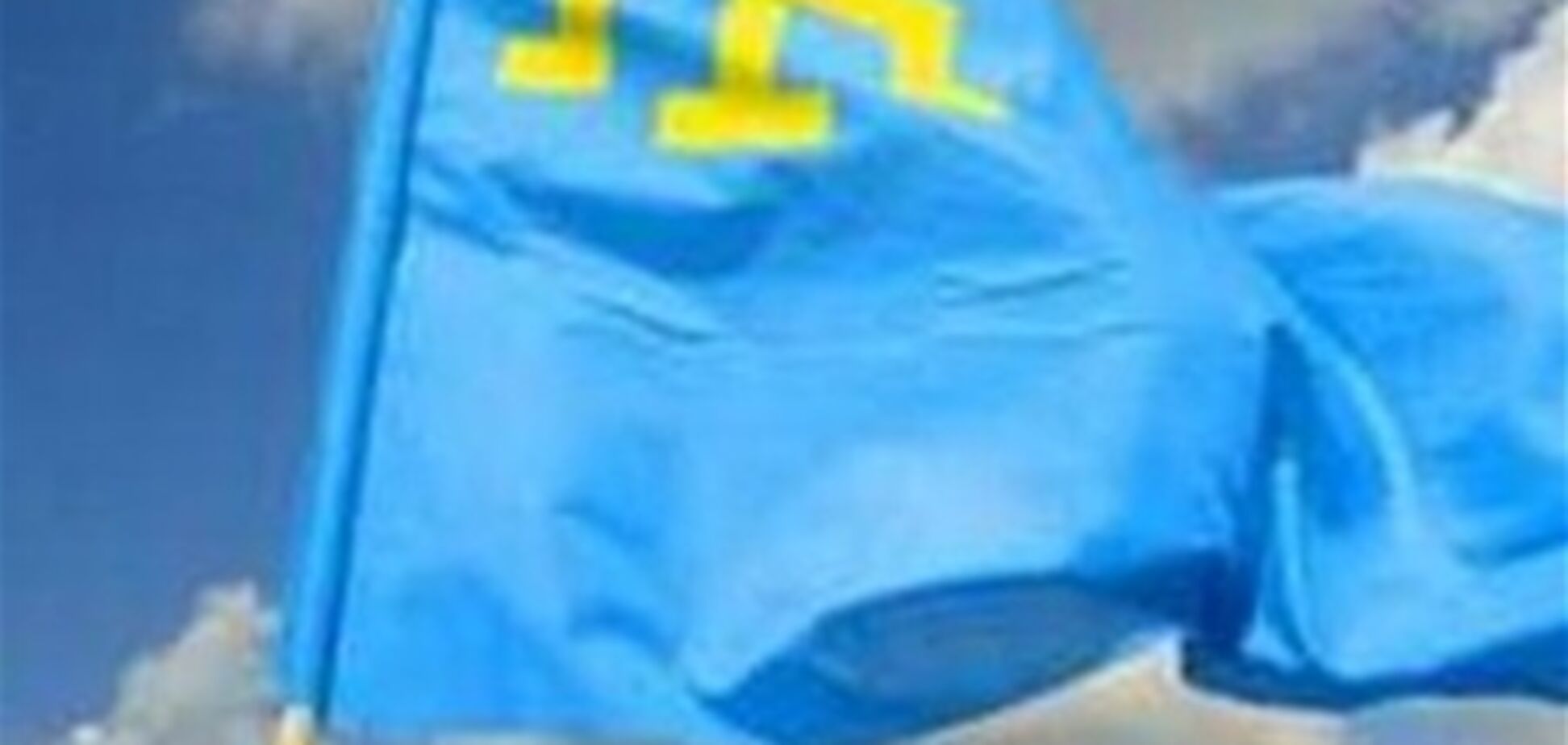 Кримські татари затвердили національні прапор і гімн 