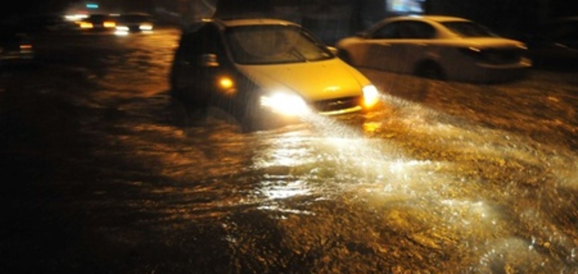 Сильні зливи в Пекіні: більше 35 загиблих