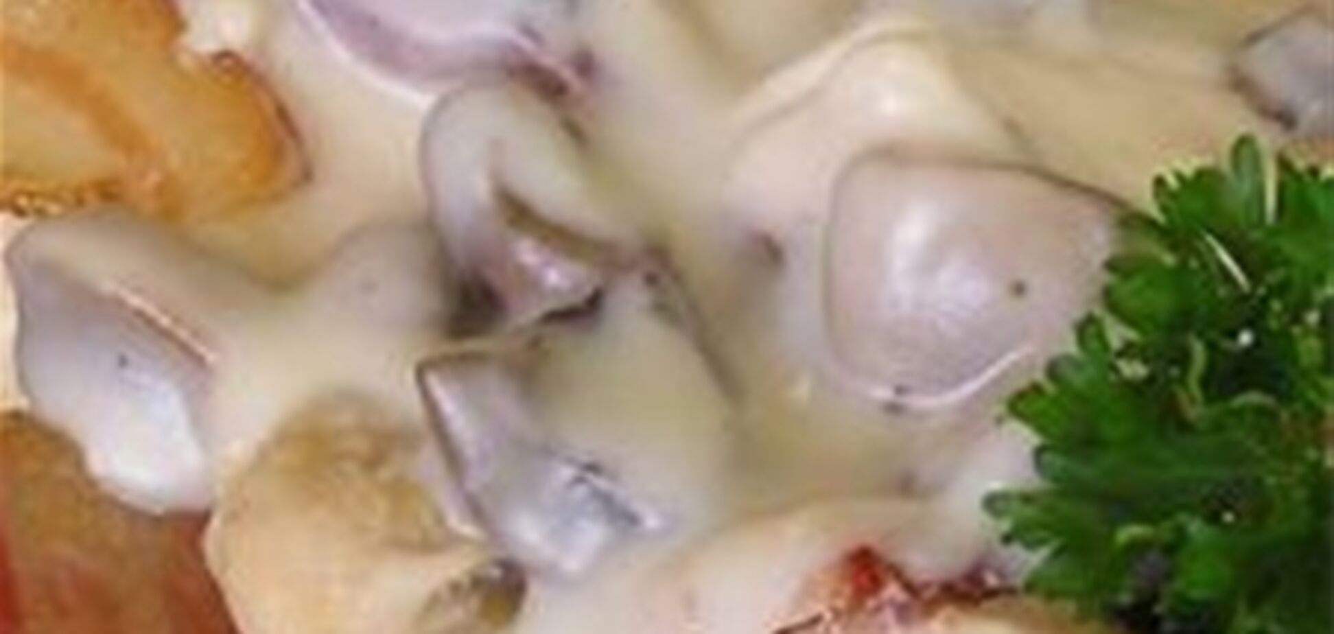 Курица с беконом и грибами в сливочном соусе