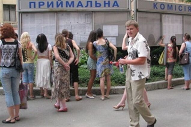 В Украине значительно подорожает высшее образование