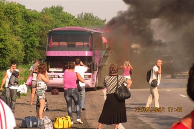 В Харькове на ходу загорелся автобус с 60 пассажирами