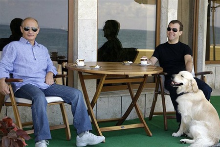 СМИ выяснили, где отдыхают летом Путин и Медведев