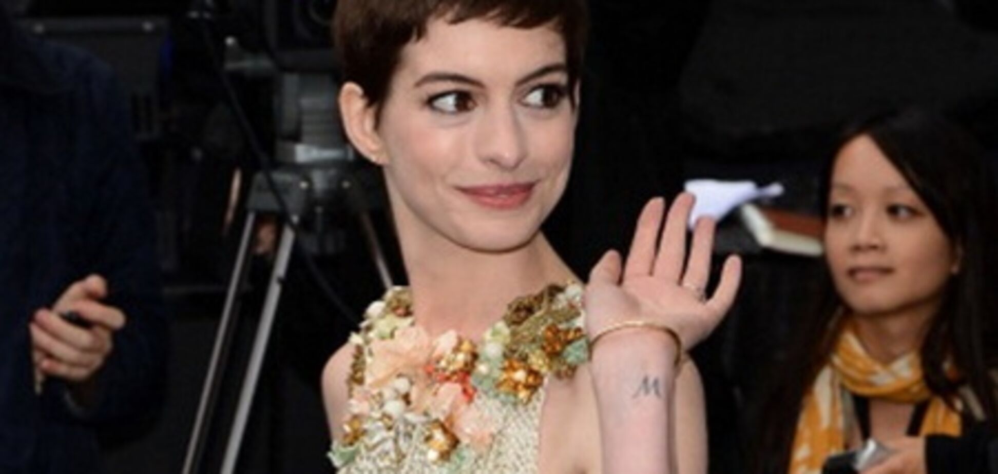 Потрясающее платье Энн Хэтэуэй на премьере 'Бэтмена'