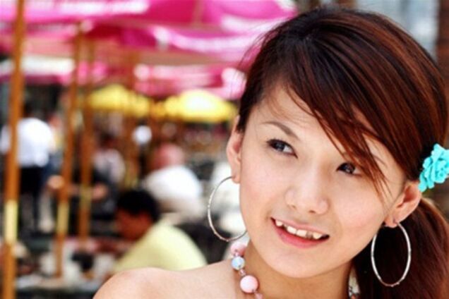 Японию охватила мода на кривые зубы. Фото