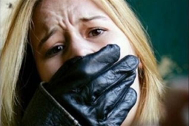 На Дніпропетровщині двоє хлопців побили і згвалтували 14-річну дівчинку