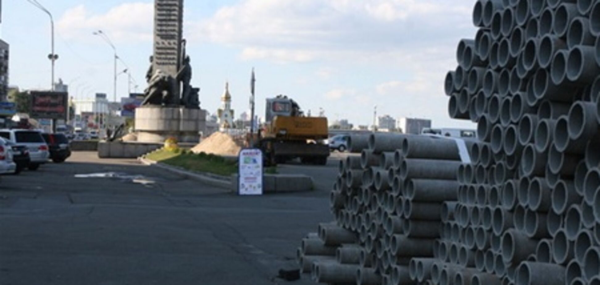 На Почтовой площади разрыли набережную