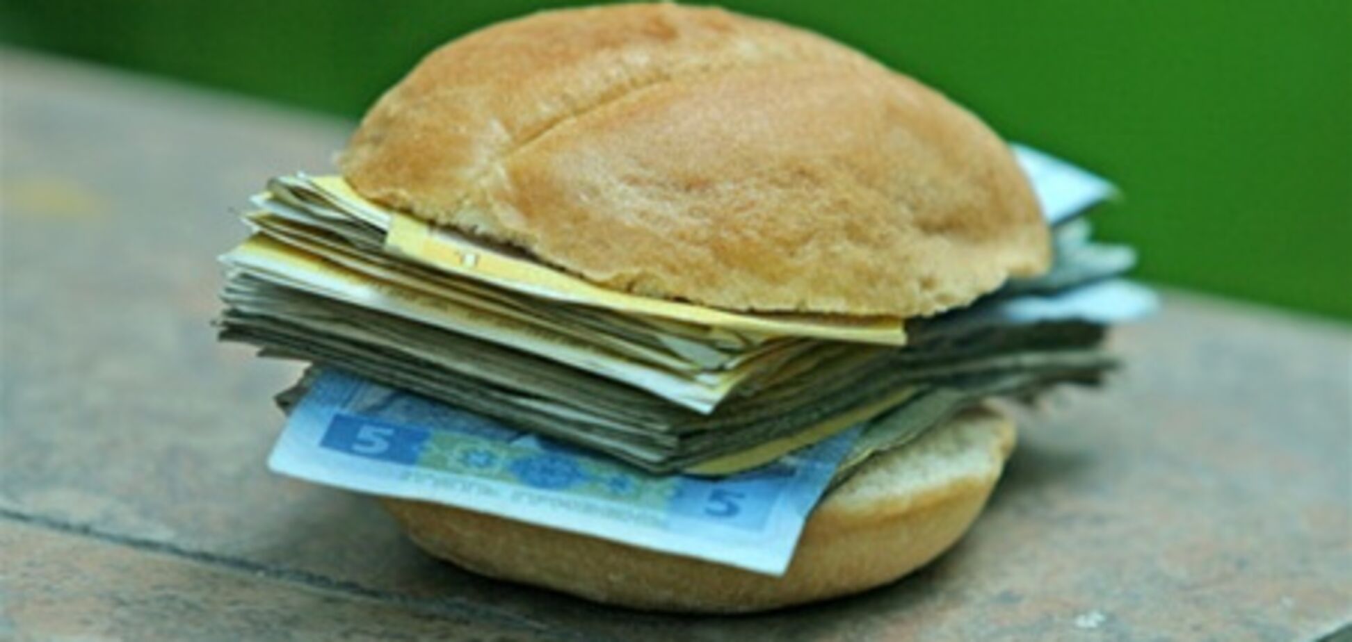 Студентам существенно урезали стипендии