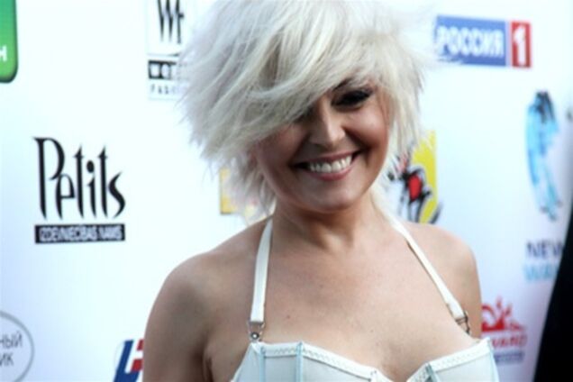 Варум на 'Новой волне' красуется без белья