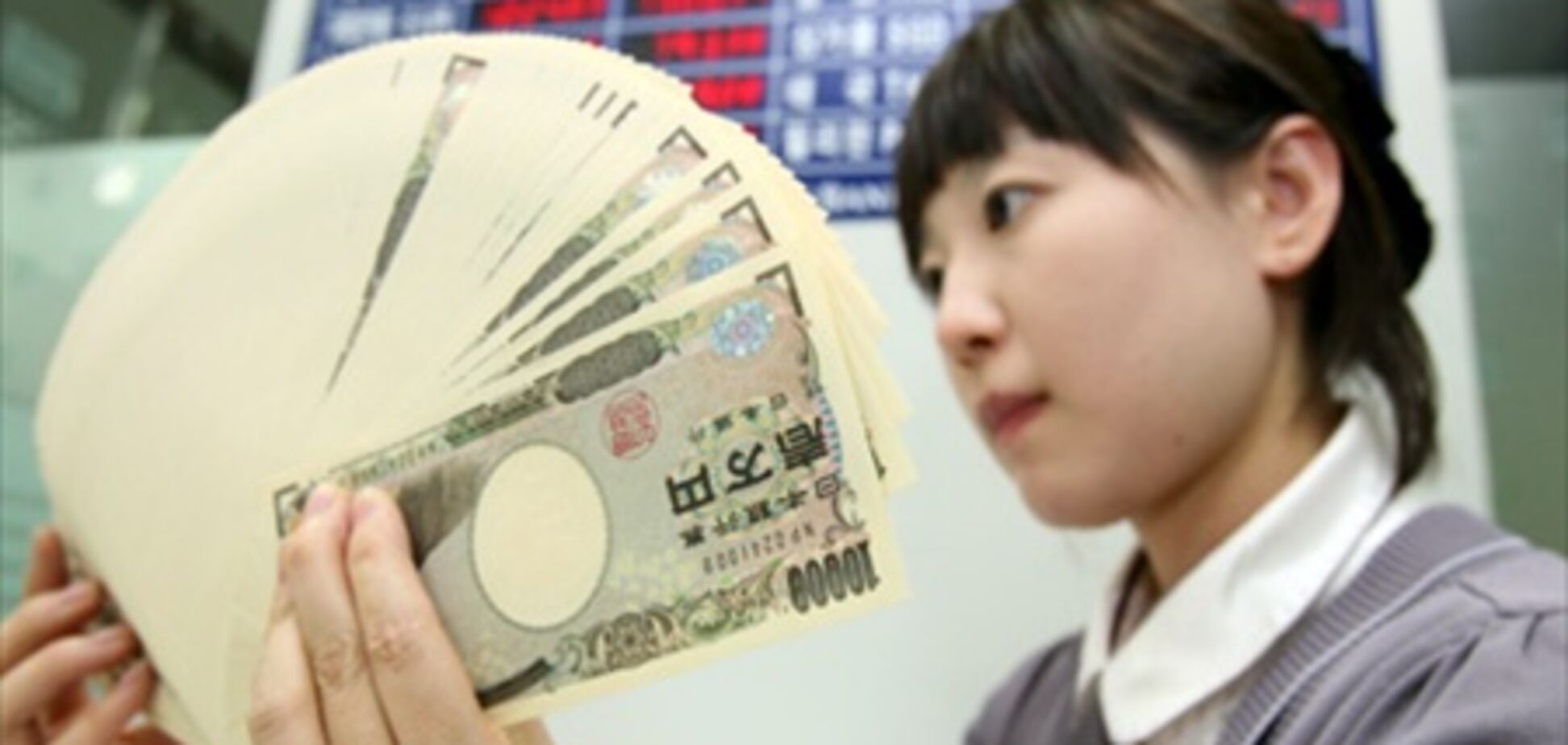 Евро дешевеет к доллару и иене, 26 июля 2012