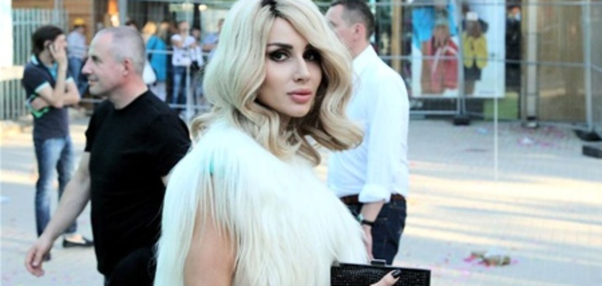 Лобода по Юрмалі ходить в хутрі