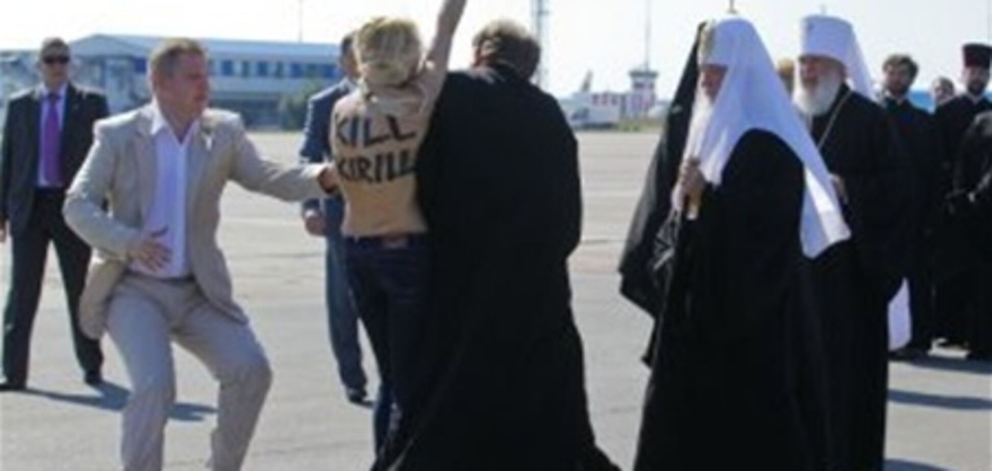 Активистке FEMEN дали 15 суток за нападение на Кирилла