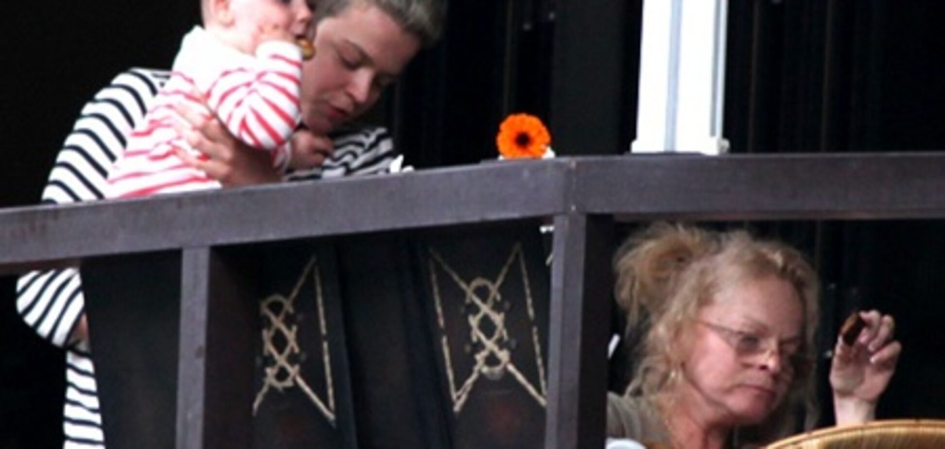 У Юрмалі папарацці вперше зняли внучку Доліної