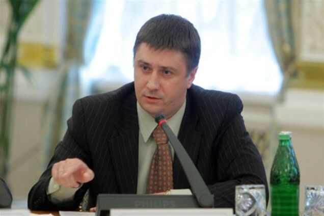 Оппозиция уже устанавливает палатки около Украинского Дома