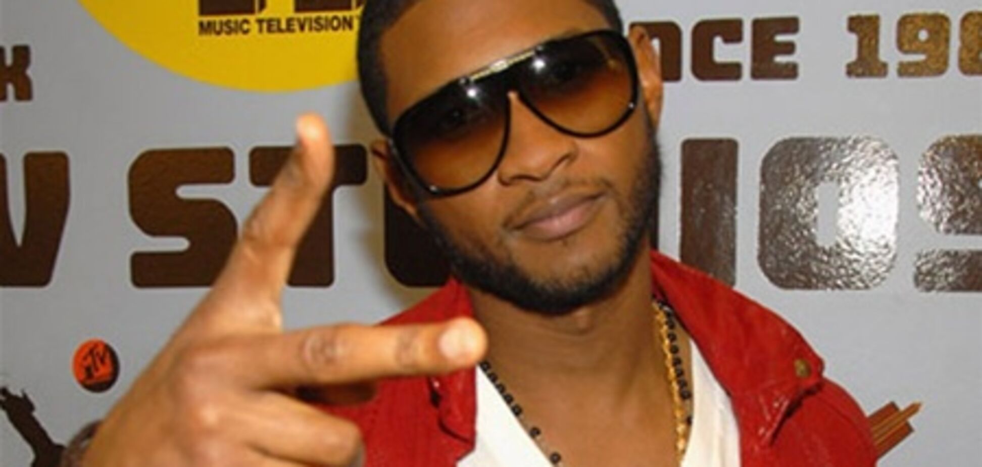 Певец Ашер вызвал полицию из-за настойчивости фанатки