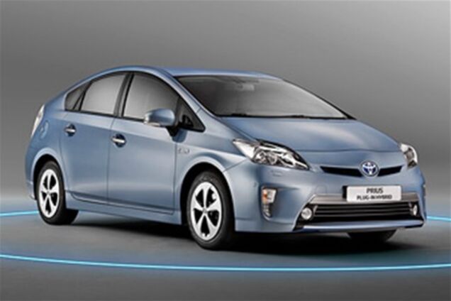 Князь Монако стал первым обладателем подзаряжаемого 'Приуса'