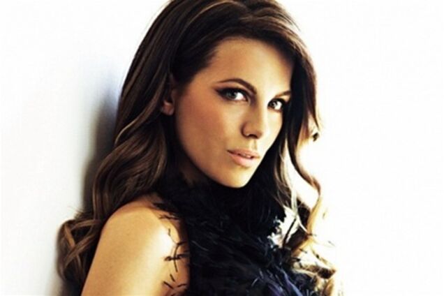 Кейт Бекинсейл не нуждается в пластике