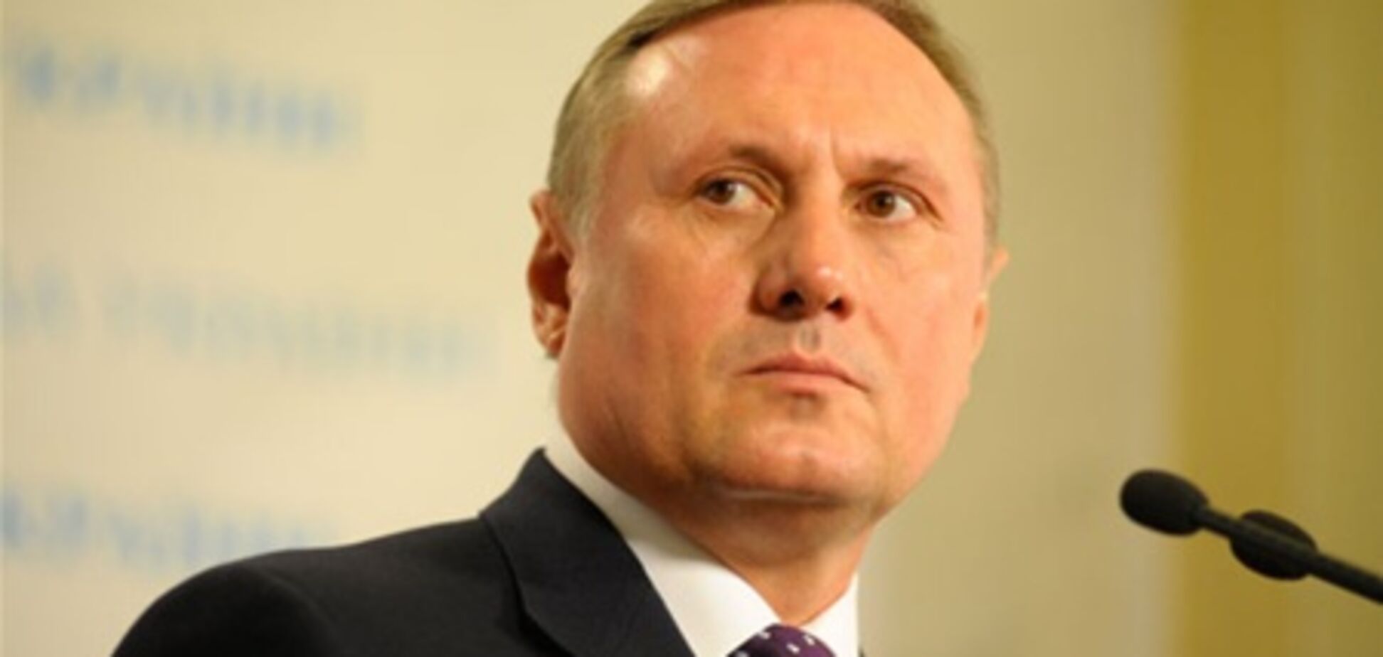 Ефремов грозит принятием закона о языках без поправок