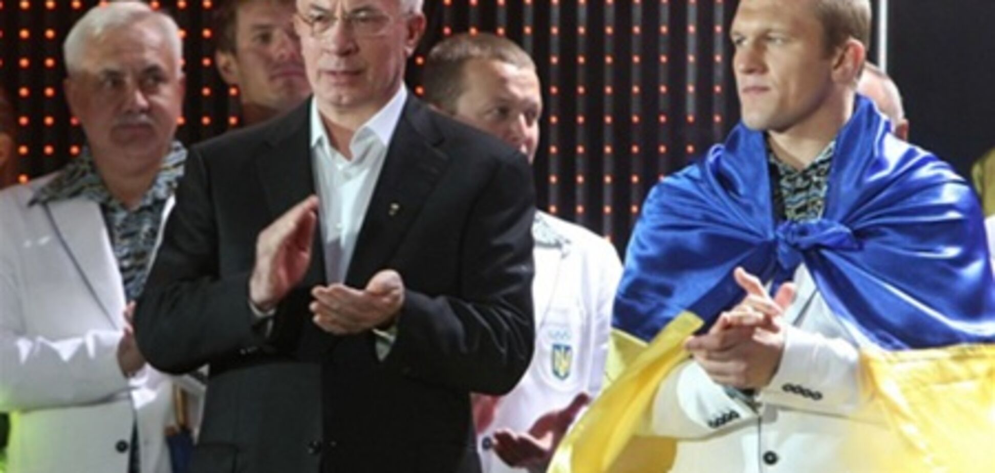 Азаров решил поднять боевой дух украинским олимпийцам