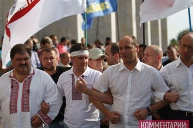 Оппозиция требует встречи с Януковичем перед телекамерами 