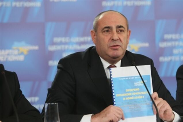 Депутату-регионалу стало плохо в зале Рады