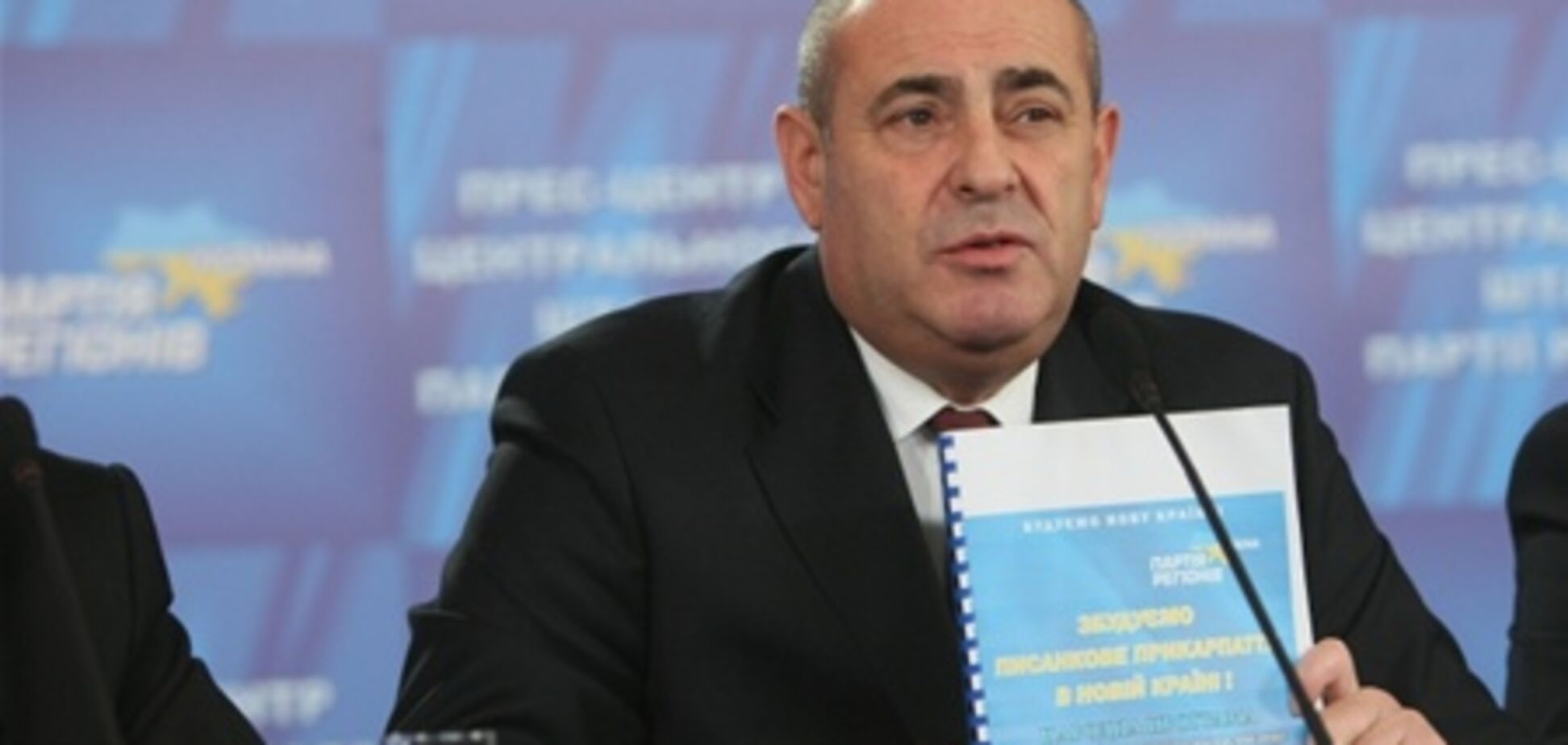 Депутату-регионалу стало плохо в зале Рады