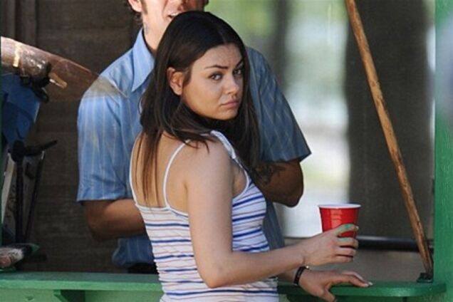 Мила Кунис довольна набранным весом