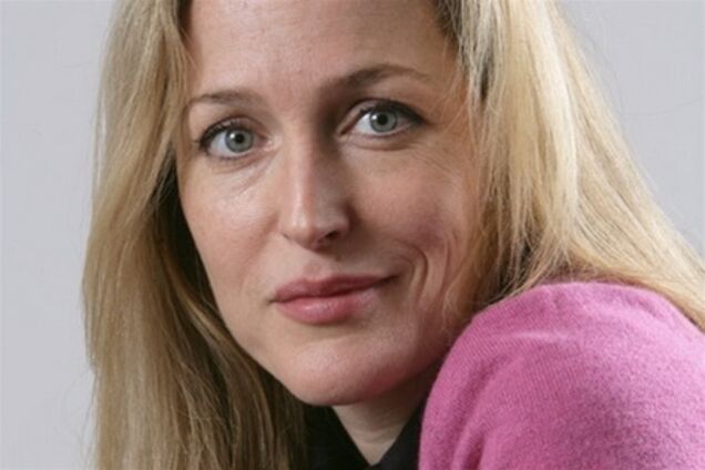 Агент Скалли без макияжа и фотошопа