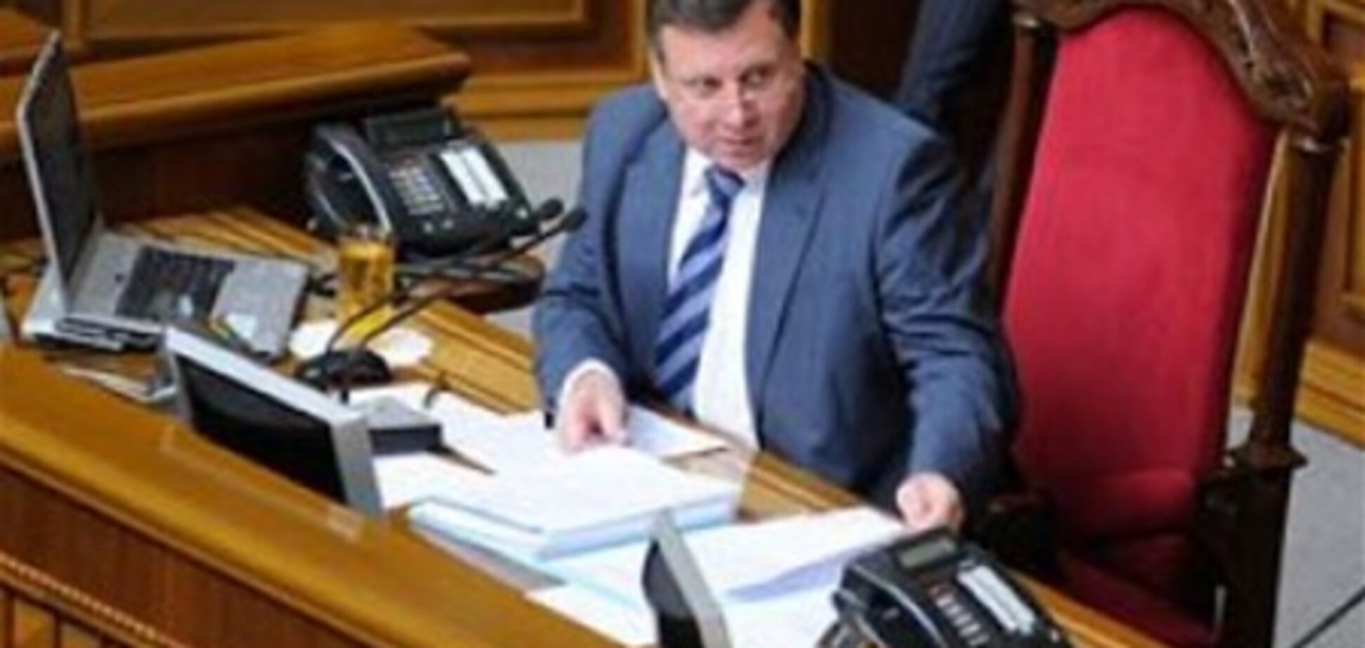 Оппозиционеры обещают лишить Мартынюка мужского достоинства