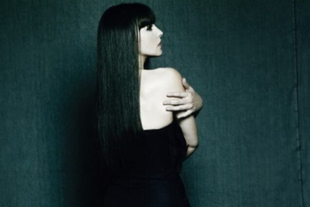 Готичная Моника Беллуччи в черном платье