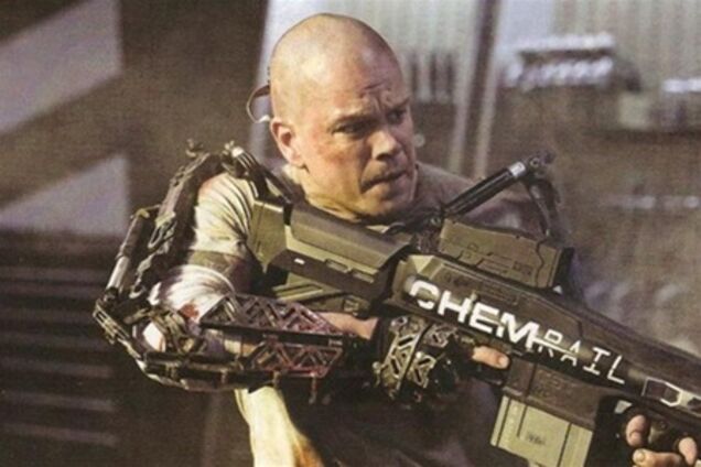 Мэтт Дэймон предстал в образе лысого героя из постапокалиптического будущего