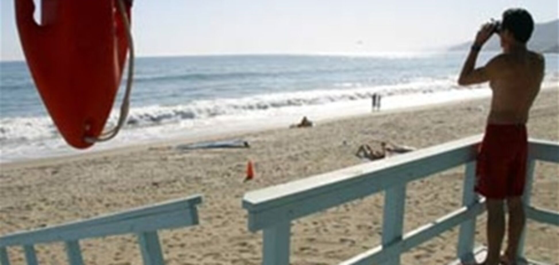 Спасателя в США уволили за... спасение утопающего