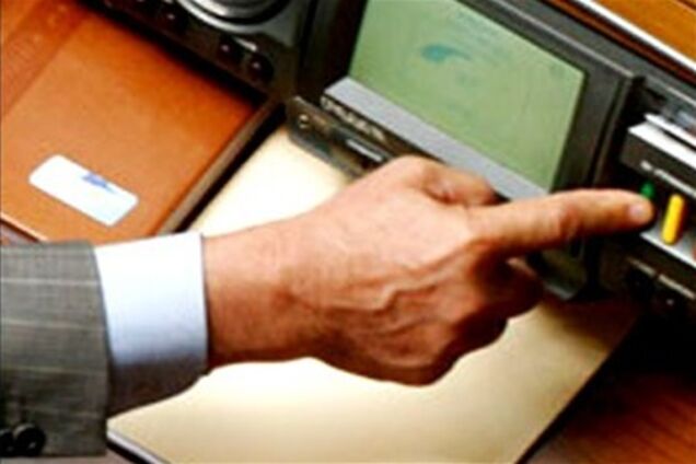 Четверо депутатов Литвина отзывают свои голоса за языковой закон