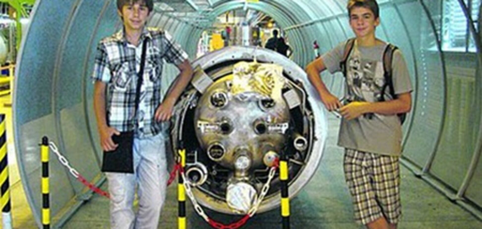 Юные украинцы увидели коллайдер