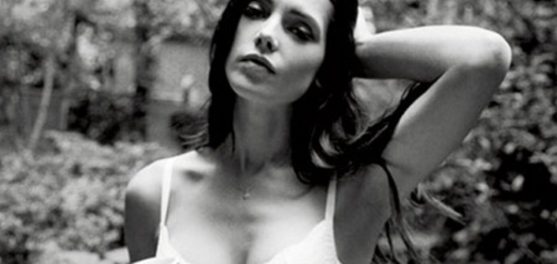 Эшли Грин в белье для Esquire