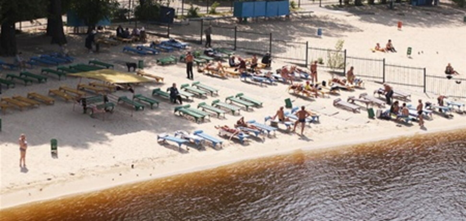 В Киеве ввели временный запрет на купание в Днепре