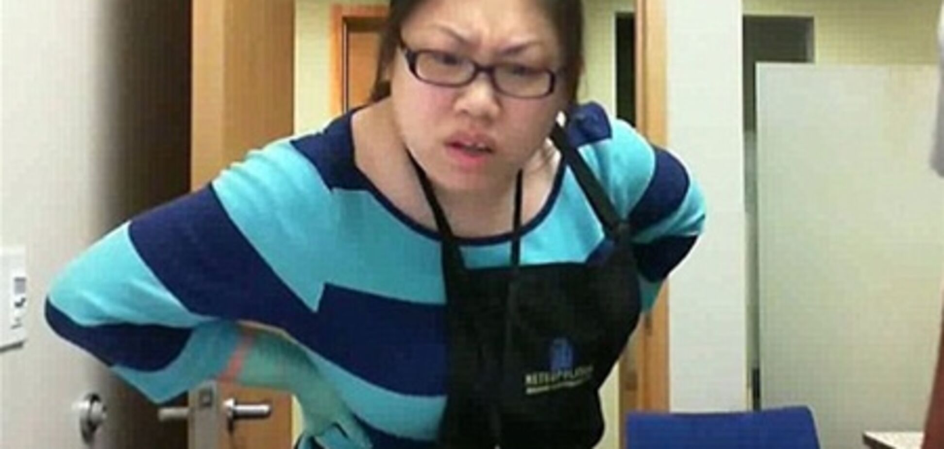 Работник снял клип о том, как в офисе воруют его яблоки. Видео