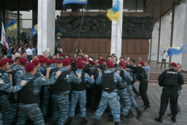 По событиям возле Украинского дома возбудили 4 дела